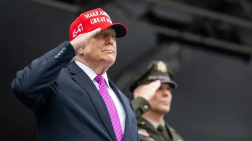 Apoiadores de Bolsonaro comemoram tarifas de Trump que afetam exportações brasileiras