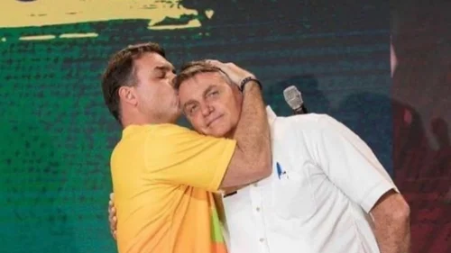 Bolsonaro indica Flávio como pré-candidato à Presidência em carta pré-cirurgia