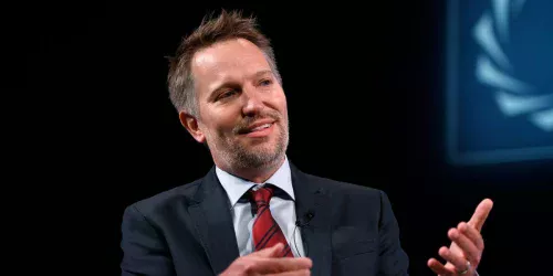 CEO do LinkedIn afirma que IA valoriza habilidades humanas como comunicação e coragem