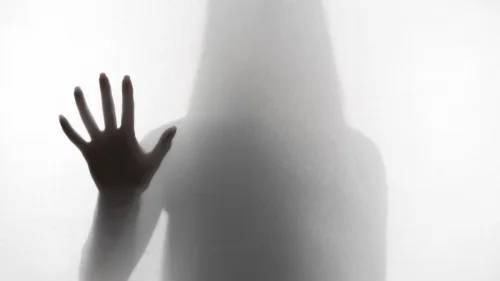 Espanhol é condenado a 8 anos e meio por sedar, estuprar esposa e compartilhar vídeos