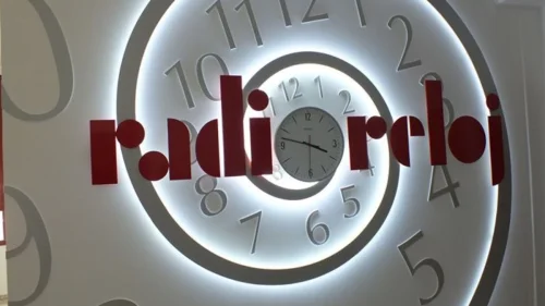 Radio Reloj de Cuba completa 78 anos com formato único de notícias minuto a minuto