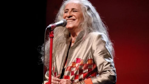 Maria Bethânia revela que pai ganhou na loteria e comprou casa na Bahia