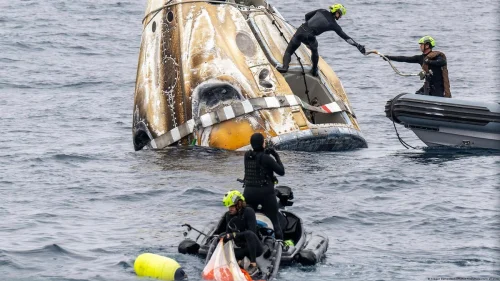 Astronautas retornam antecipadamente da ISS devido a problema médico grave