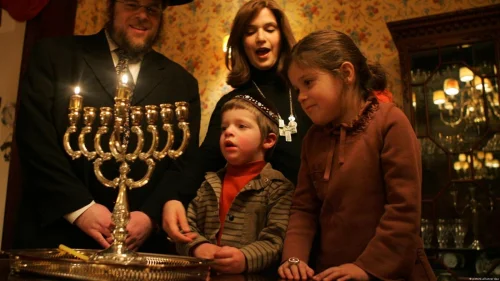 Chanucá: festa judaica das luzes começa neste domingo e dura oito dias