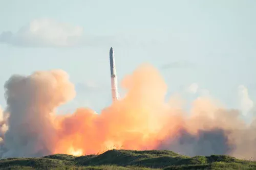 FAA obriga SpaceX a investigar falha inédita do booster do Starship e voos são suspensos imediatamente