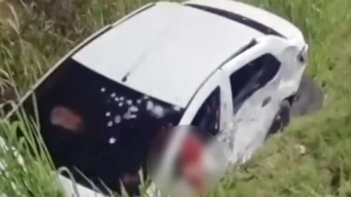 Casal morre e bebê fica ferido após carro ser fuzilado na Avenida Brasil