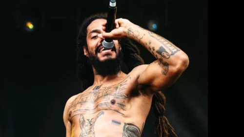Rapper britânico incita violência contra Israel em festival na Inglaterra