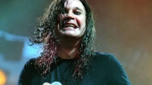 Ozzy Osbourne se despede dos palcos em show histórico com reunião do Black Sabbath