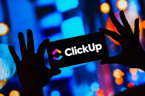 O verdadeiro motivo por trás da demissão em massa da ClickUp: não é sobre cortar custos