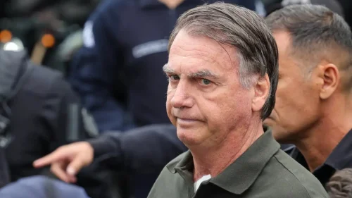 Defesa de Bolsonaro pede cumprimento de pena em regime domiciliar