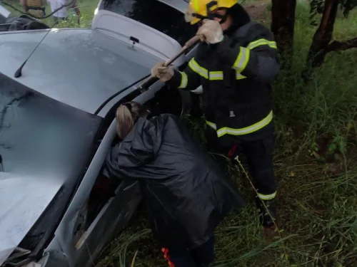 Acidente Terrível: Batida entre Três Carros Deixa Seis Feridos na TO-222!