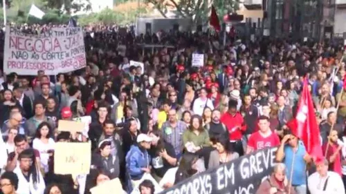 Professores da rede estadual de SP entram em greve por dois dias nesta semana