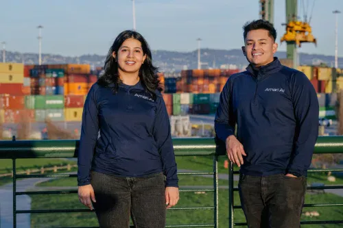 Ex-engenheiros do Google e LinkedIn criam startup de IA para agilizar importações nos EUA