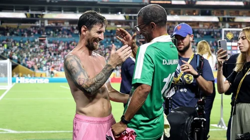 Djalminha revela conversa com Messi que rendeu camisa após jogo do Inter Miami