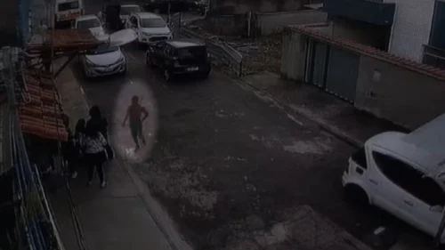 Homem morre após invadir escola em Juiz de Fora (MG) em aparente surto psicótico