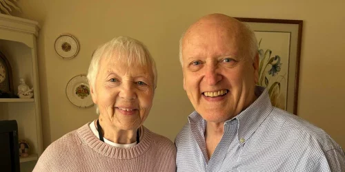 Aos 80 anos, analista de TI adia aposentadoria para custear cuidados de ex-mulher e irmã com demência