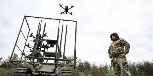 O plano secreto da Ucrânia: robôs de guerra e drones trabalhando juntos viram máquina de destruição letal