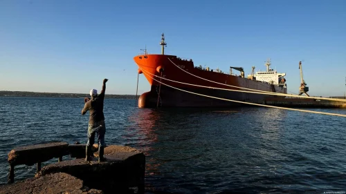 Trump autoriza petroleiro russo com petróleo a atracar em Cuba após três meses