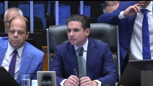 Presidente da Câmara critica ocupação da Mesa por deputado e defende resposta institucional