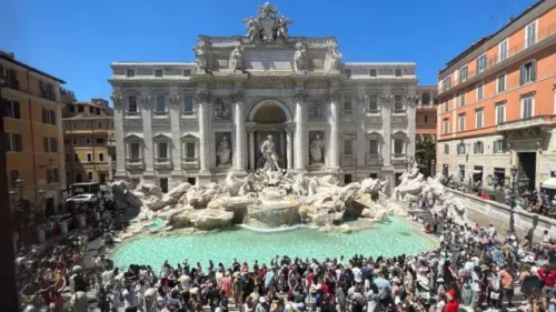 Roma começa a cobrar pedidos feitos na Fontana di Trevi por turistas