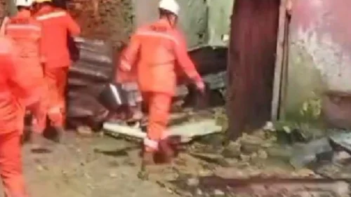 Muro de casarão desaba e mata duas pessoas no Recife durante chuvas fortes