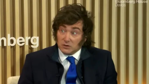 Milei diz que chamar cães de "Lula" seria insulto durante entrevista em Davos