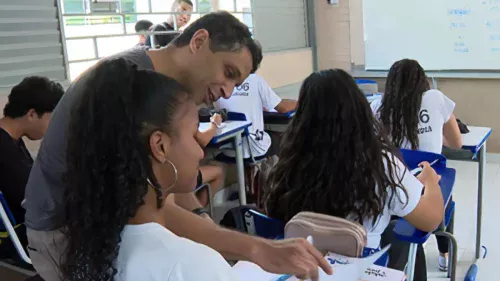 Salário de até R$ 8,5 mil: São Paulo abre inscrições para professores; veja como concorrer