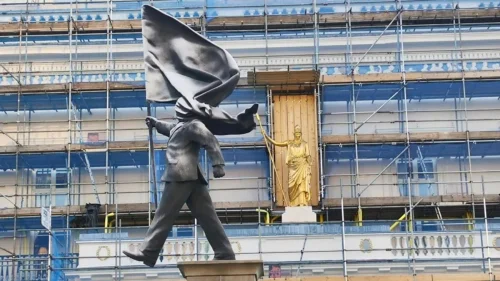 O plano ousado de Banksy: como artista instalou obra proibida em Londres sem ninguém perceber