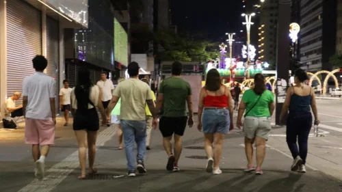 Roubos e furtos de celulares caem 27,5% no réveillon da Paulista