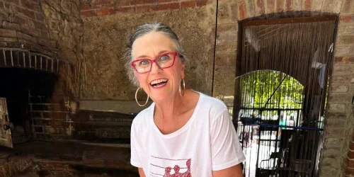 Como uma professora de 53 anos largou tudo, comprou um castelo na Toscana e virou empresária de sucesso