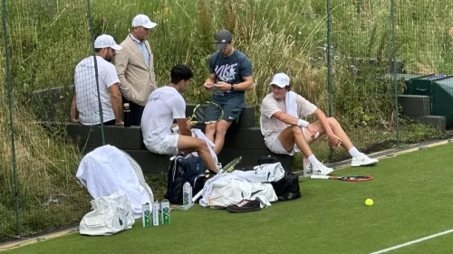 João Fonseca treina com Alcaraz antes de estreia em Wimbledon