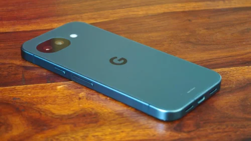 Google lança Pixel 10a sem protuberância de câmera e com design plano