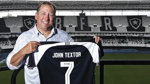John Textor deixa presidência do Lyon para focar em Botafogo e outros clubes