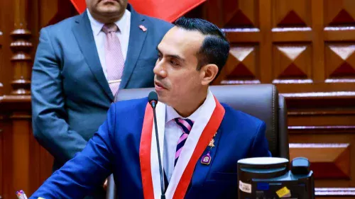 Presidente do Peru é destituído pelo Congresso após quatro meses no cargo