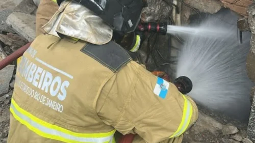 Shopping Tijuca segue fechado após incêndio que matou dois e afeta trânsito no Rio
