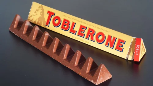 Toblerone perde montanha suíça na embalagem após mudança de produção