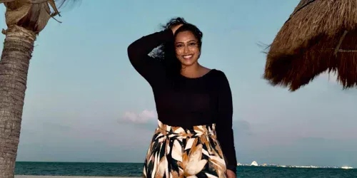 Mulher celebra aniversário com primeira viagem solo para resort no México