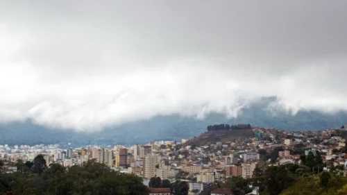 Temporais com risco de tornados atingem Sul e Sudeste nesta sexta-feira