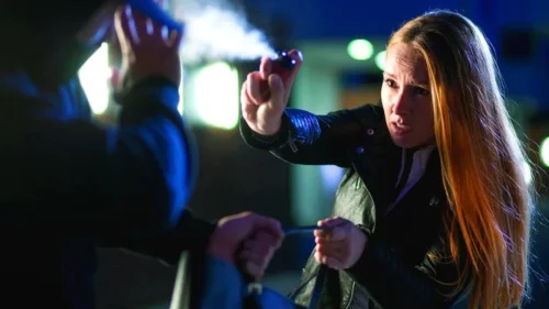 Gangue usa spray de pimenta em aeroporto de Londres e deixa 26 feridos