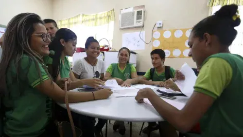 Ensino Médio terá currículo obrigatório com 3 mil horas a partir de 2026