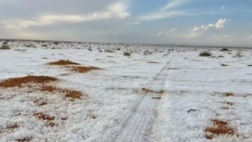 Neve surpreendente no deserto da Arábia Saudita
