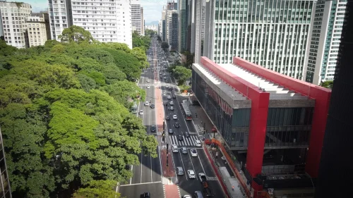 Feriado em SP: sol escaldante e tempo seco até sábado, mas domingo terá virada brutal com chuva forte