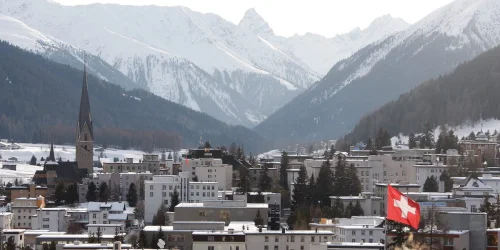 Fórum Econômico Mundial em Davos reúne elite global para debater Trump, tarifas e IA