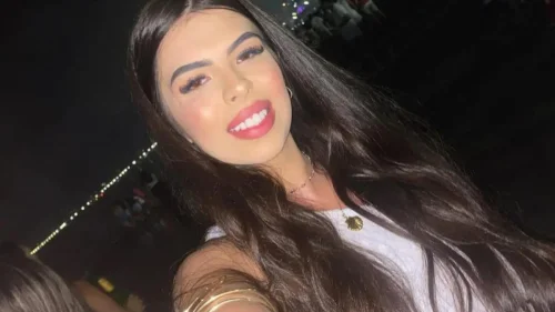 Jovem de 22 anos morre após carro ser alvo de tiros em Aparecida, SP