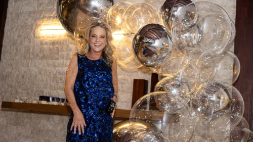 Patricia Bittencourt celebra aniversário com festa temática de discoteca em casa
