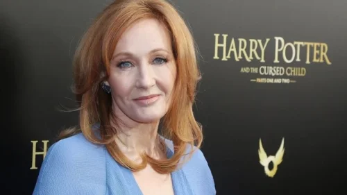 J.K. Rowling nega escrever roteiros da série Harry Potter, mas confirma colaboração