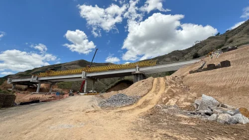 Desmonte de rochas altera tráfego na Serra das Araras até quinta-feira
