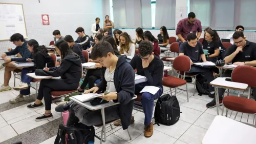Inscrições para o Enem 2025 terminam hoje; prazo vai até 23h59