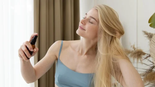 Anvisa proíbe venda de maquiagem e perfume capilar sem registro