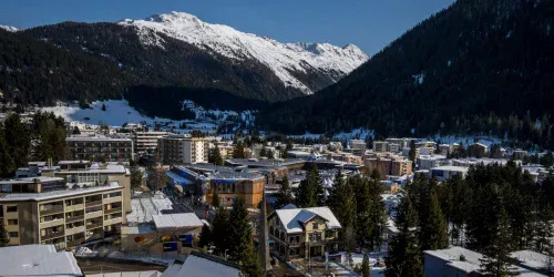 Fórum Econômico Mundial de Davos 2026 começa com foco em IA e futuro do trabalho